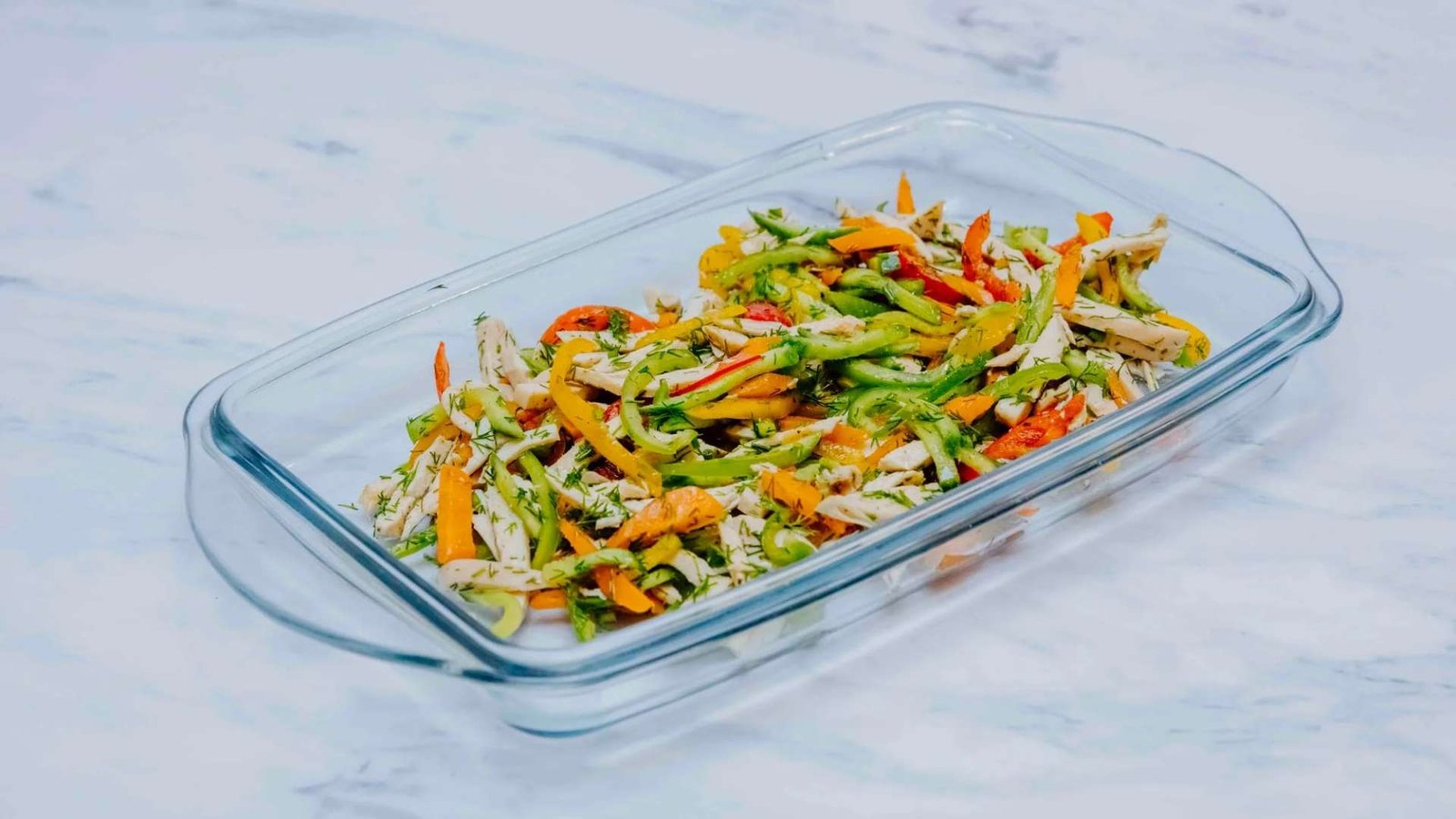 Toyuqlu tərəvəz salatı (yağda)