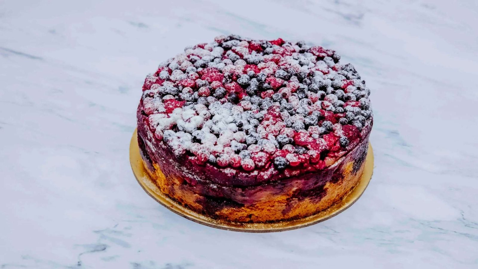 Kəsmikli giləmeyvəli piroq