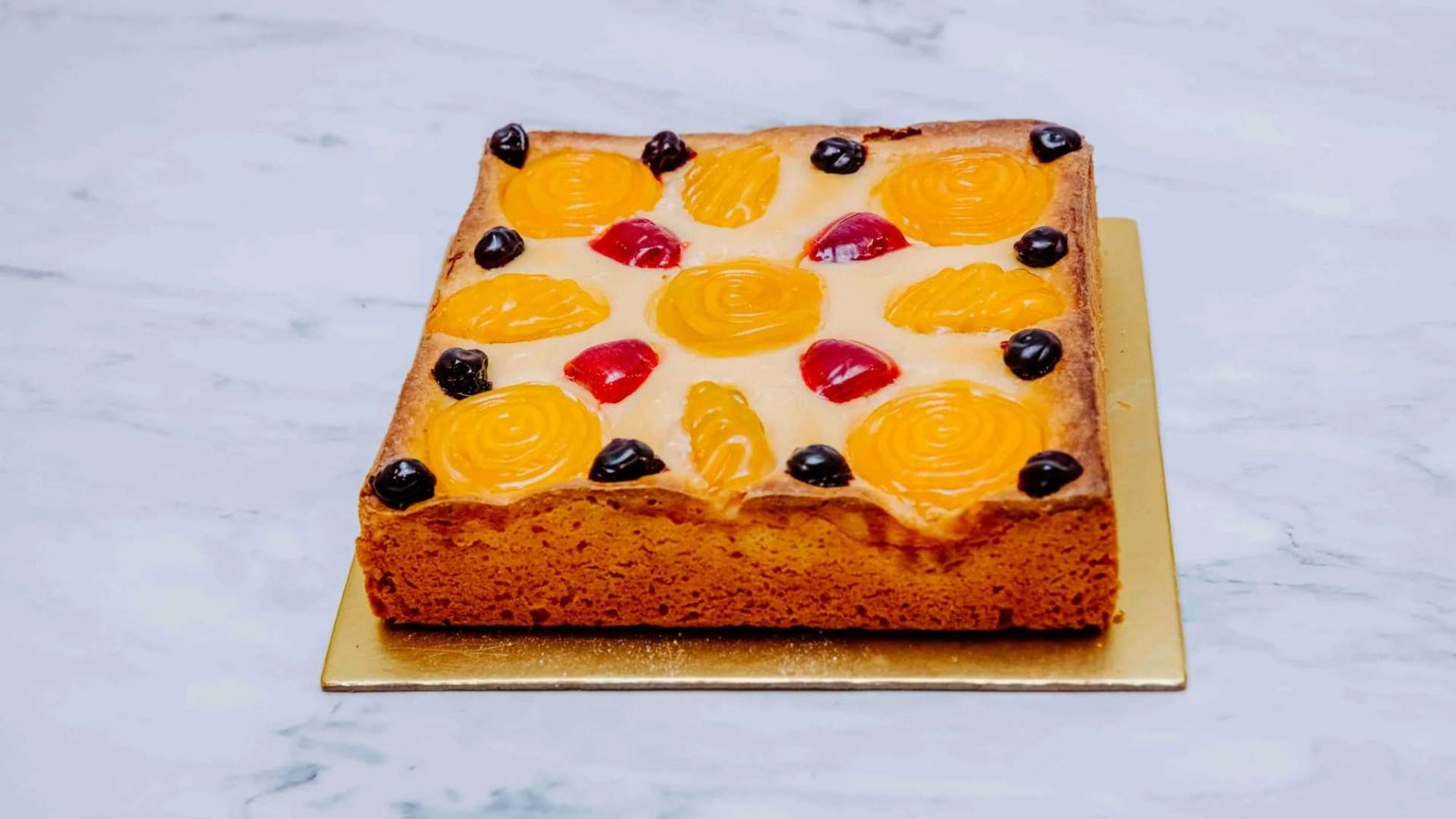 Şaftalılı kəsmikli piroq