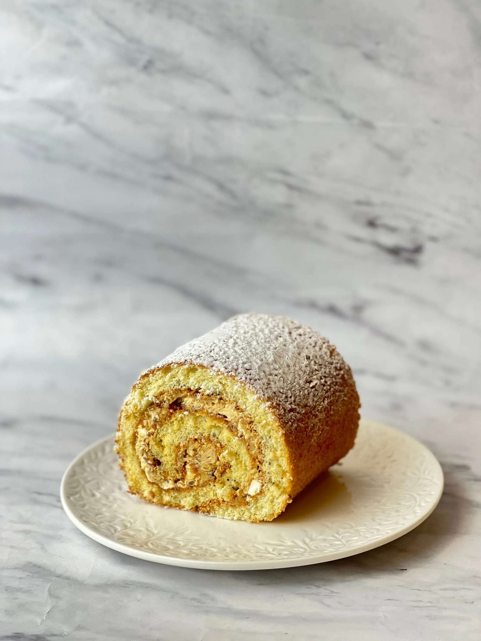 Rulet (qoz və beze ilə)