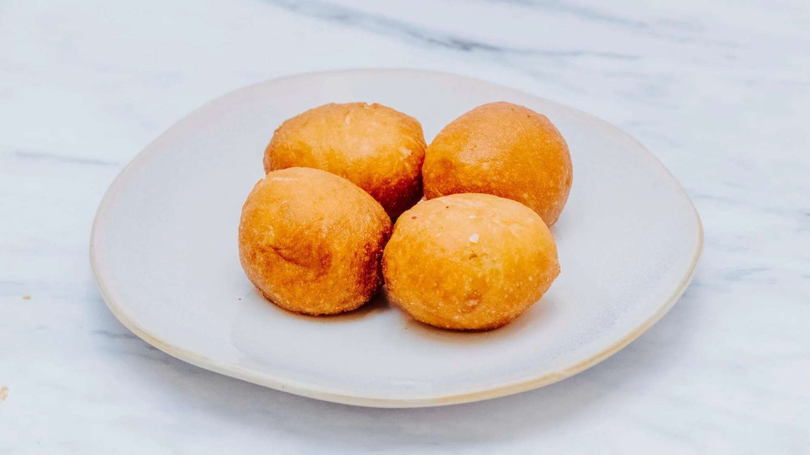 Kartoflu peraşki (yağda)