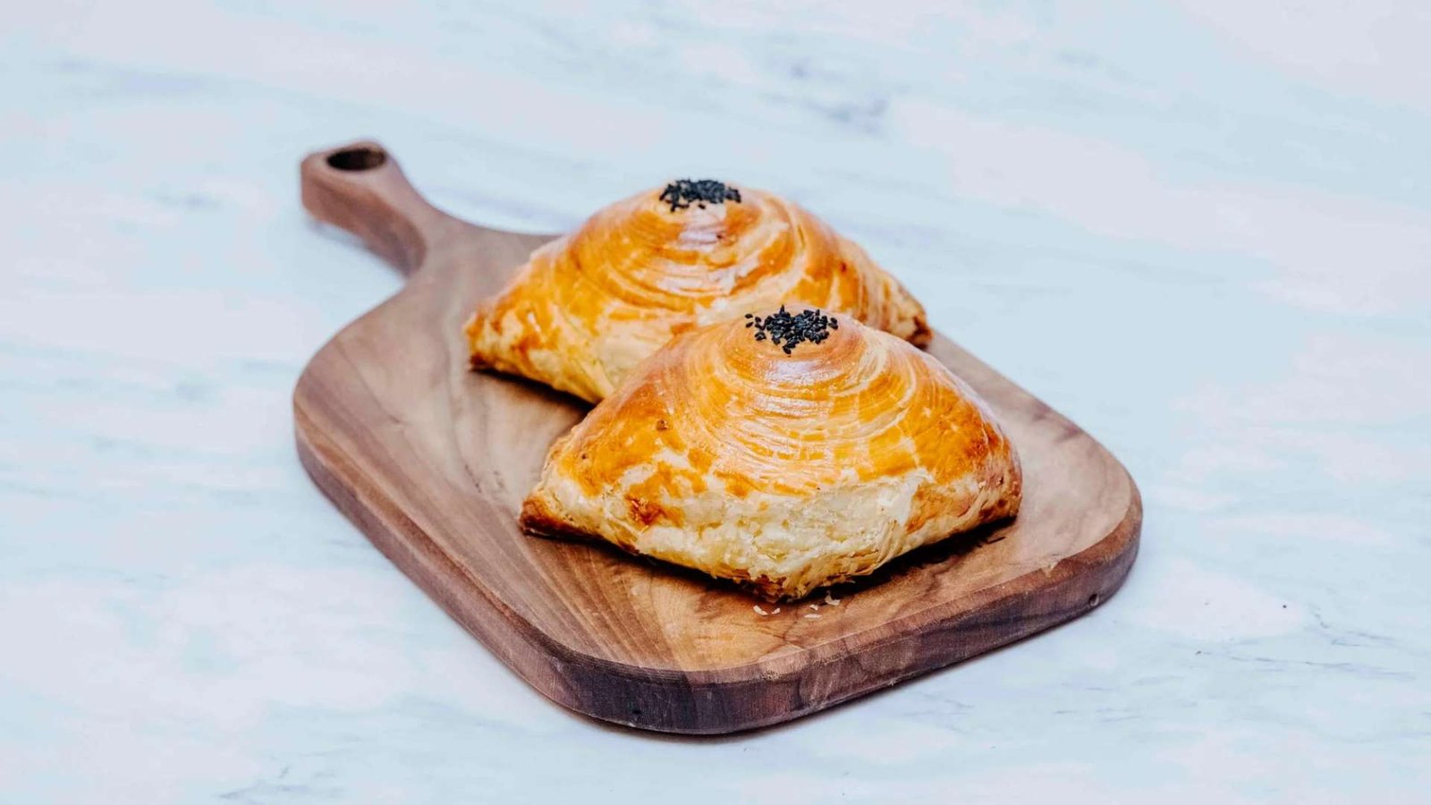 Qat-qat xəmirli ətli çudu