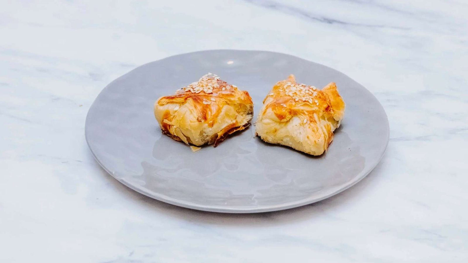 Göbələkli qaymaqlı boxça